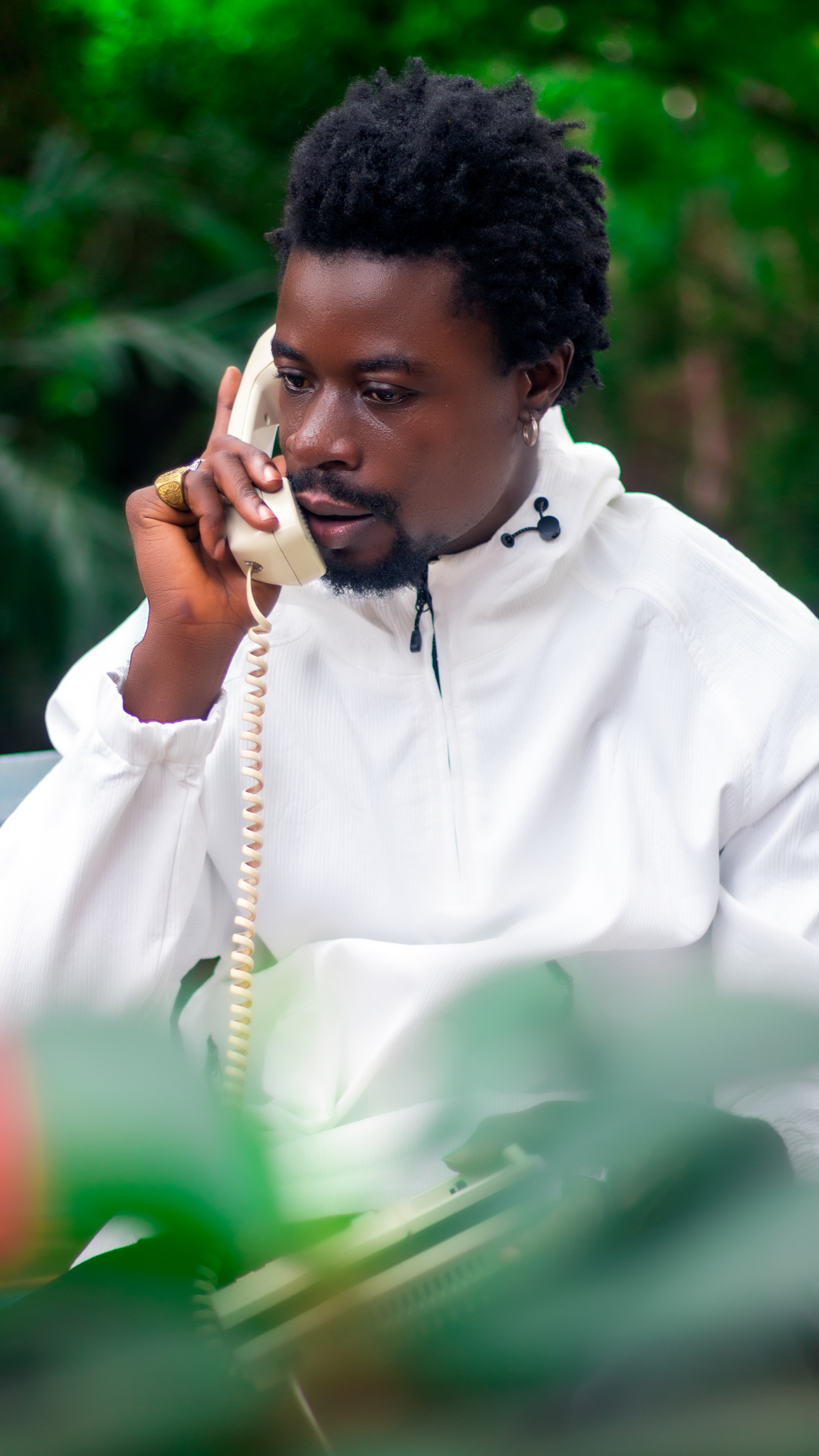 VaVYBZ on the phone